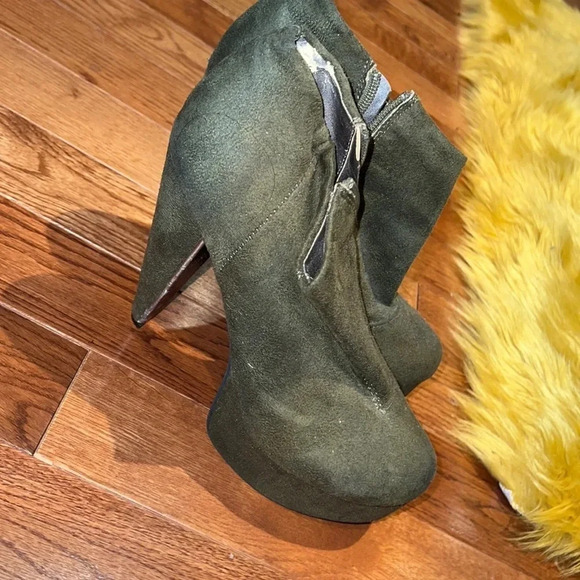 Vintage Faux Suede fashion olive  green chunky heels boots Sz 9 - Picture 3 of 14